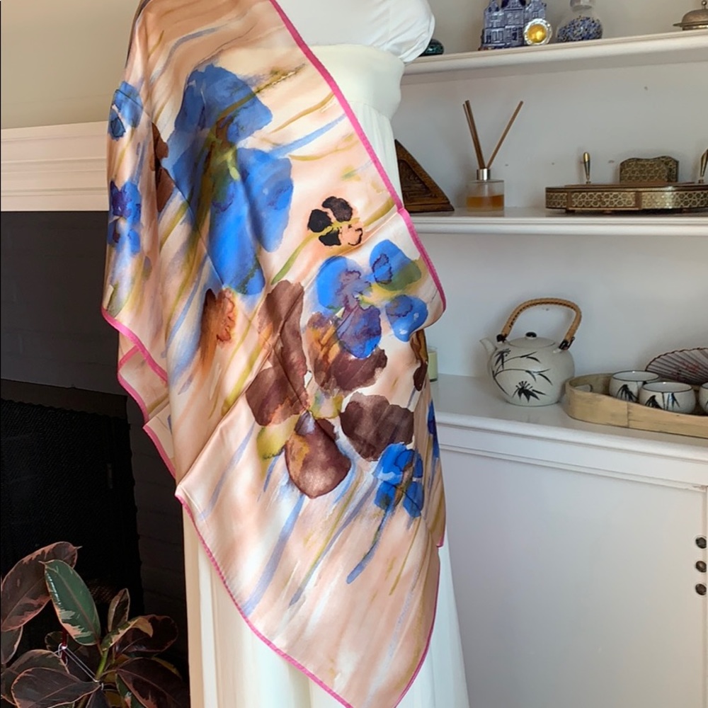 NWT 💯 silk scarf